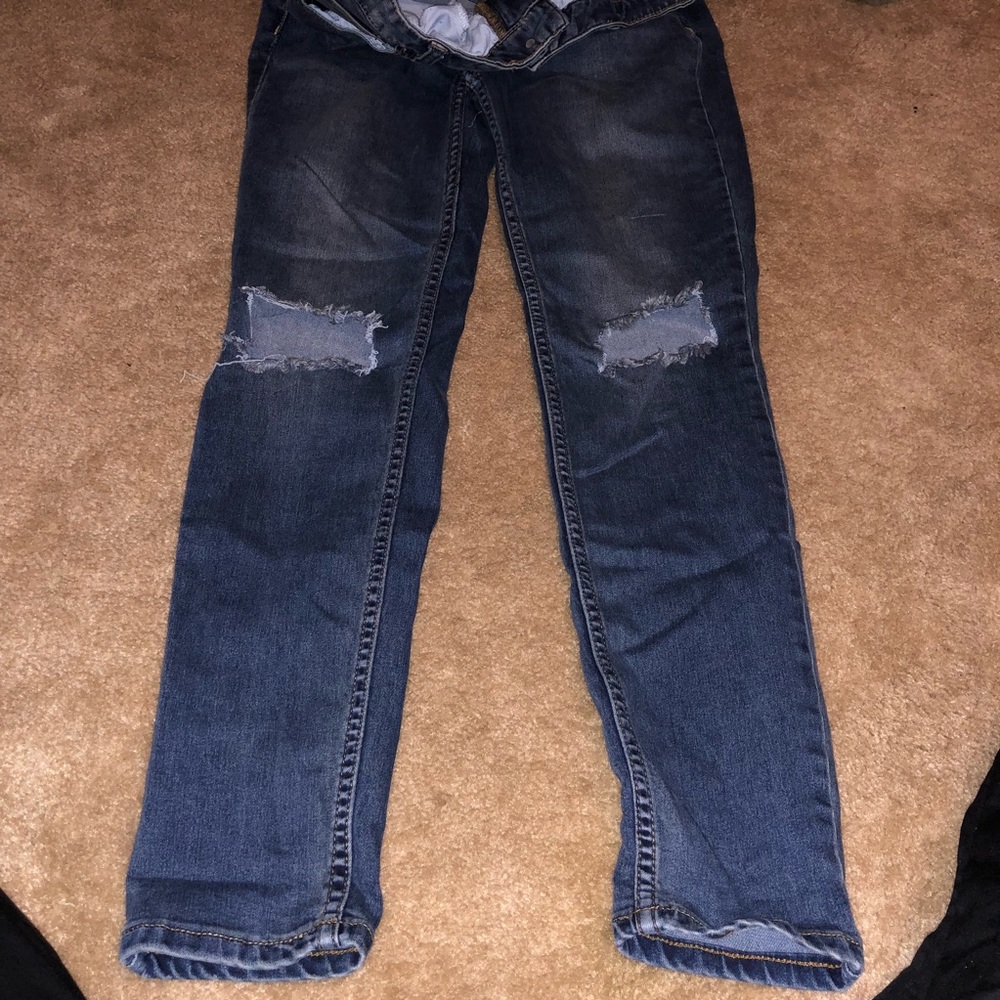 knee hole jeans